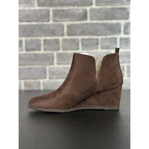 Journee Collection Womens Brown Mylee Pull On Wedge Booties Size 7.5M - Picture 2 of 11